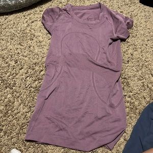 lululemon t-shirt